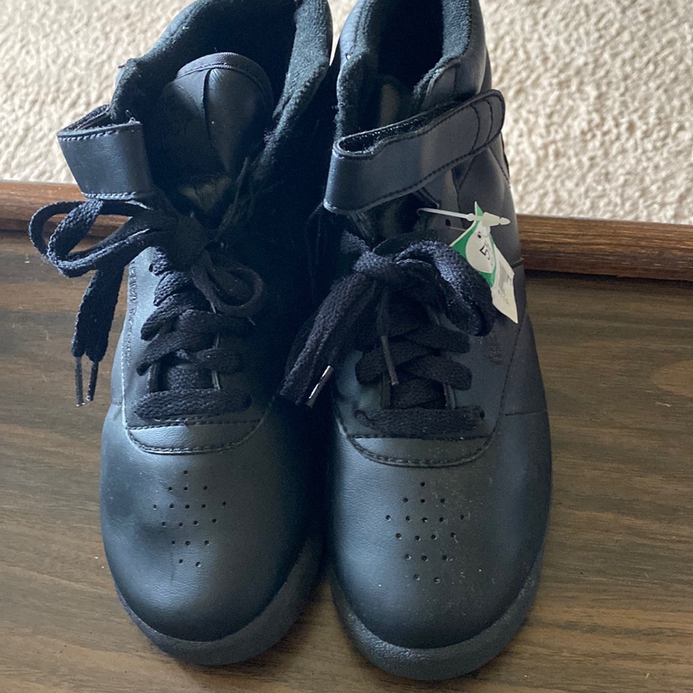 NWT The Body Co. Black Tennis Shoes w/laces & Velcro Closure, Size 5 1/2